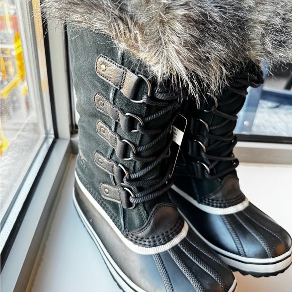 Sorel Joan of arctic Women's Black and White Fur-Trimmed. Brand new with tags 8 - Picture 9 of 10